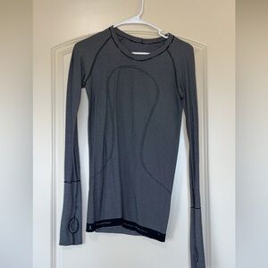 Lululemon women’s long sleeve top